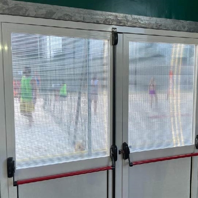 porta con vetro policarbonato